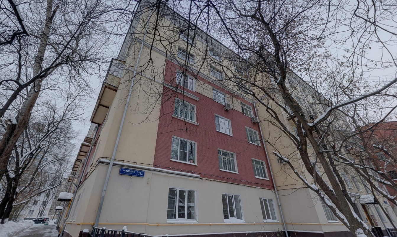 Царство «старой» Москвы со всеми ее прелестями, уютными переулками, дореволюционными домами, памятниками и храмами. В шаговой доступности от здания транспортное ядро района - площадь трех вокзалов. Это буквально сердце Краснопресненского. Частный лицей «Ступени», Пушкинский лицей №1500 и школа №1525