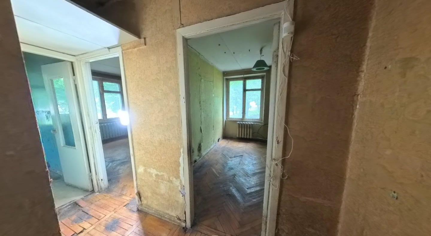 Спальный район, в нем много зеленых зон - от деревьев во дворах до аллей и лесопарковых зон. В шаговой доступности от дома Жулебинский лесопарк, со смешанным лесом с соснами, березами и другими лиственными.Спортивный комплекс с бассейном для детей и взрослых «Парус». Детская школа искусств им. Балак