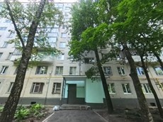 Спальный, чистый и зеленый район. В шаговой доступности от дома Гольяновский парк,с баскетбольной площадкой и теннисным кортом, искусственный Гольяновский пруд. Заповедник «Лосиный остров» - крупнейший лесной массив в Москве. В нем встречаются лоси, олени, зайцы, лисы, бобры, белки, 170 видов птиц. 