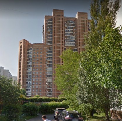 Спальный район, в рейтинг наиболее безопасных районов столицы. Располагается на левом берегу Москвы - реки. В шаговой доступности от дома благоустроенный парк имени 850-летия Москвы. Братиславский и Дюссельдорфский парки. Парк имени Артема Боровика. ДЮСШ, бассейн, Ледовый дворец, BMX-велодром. Гимна