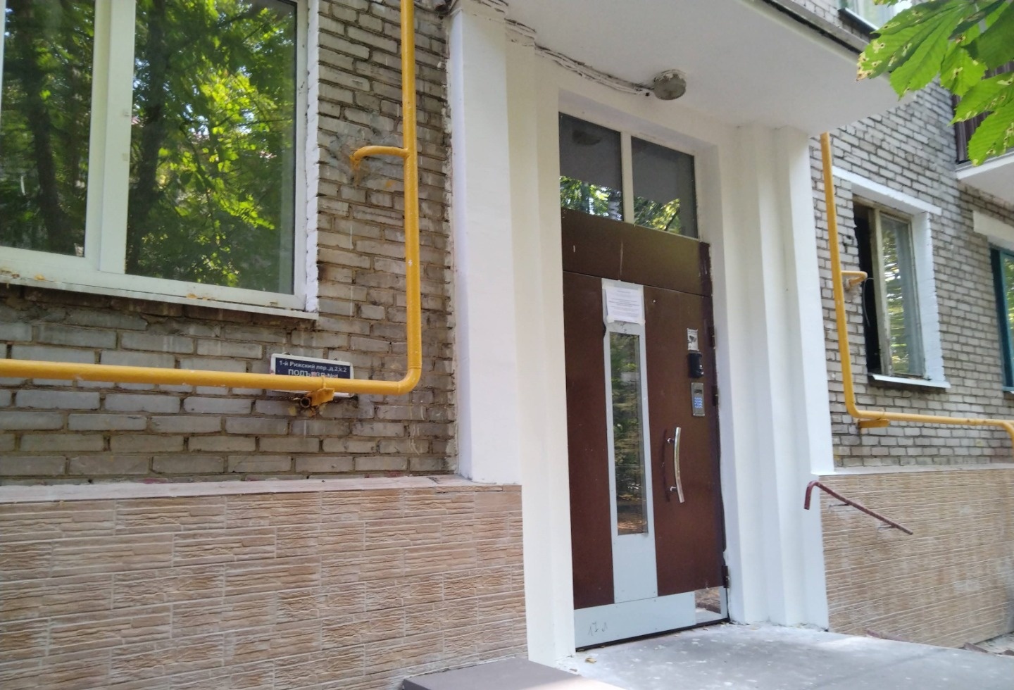 Престижный район с благоприятной экологической обстановкой. В шаговой доступности от дома Финансовый университет при Правительстве РФ. Государственный академический университет гуманитарных наук. «Потенциал» - школа функционирует в режиме полупансиона с 8.30 до 19.00. Детская музыкальная школа им. А