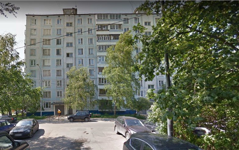 Один из самых комфортных для жизни спальный район Москвы с благоприятной экологией. Отсюда как-то не принято уезжать, как из других районов. Интеллигентная публика, несколько поколений семей, которые давно обжили район и продолжают жить здесь. Развитая инфраструктура.В шаговой доступности от дома Бу
