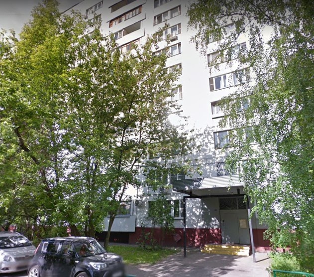 Тихий зелёный район хорошо подойдёт семьям с детьми. В шаговой доступности от дома два парка - часть Измайловского и Терлецкий, идеальны для отдыха и занятий спортом в любое время года. Супермаркеты Billa, Перекресток, Пятерочка, Магнит, Мяснов, Дикси, Вкусвилл и Полярная Звезда . «Гимназия №1476». 