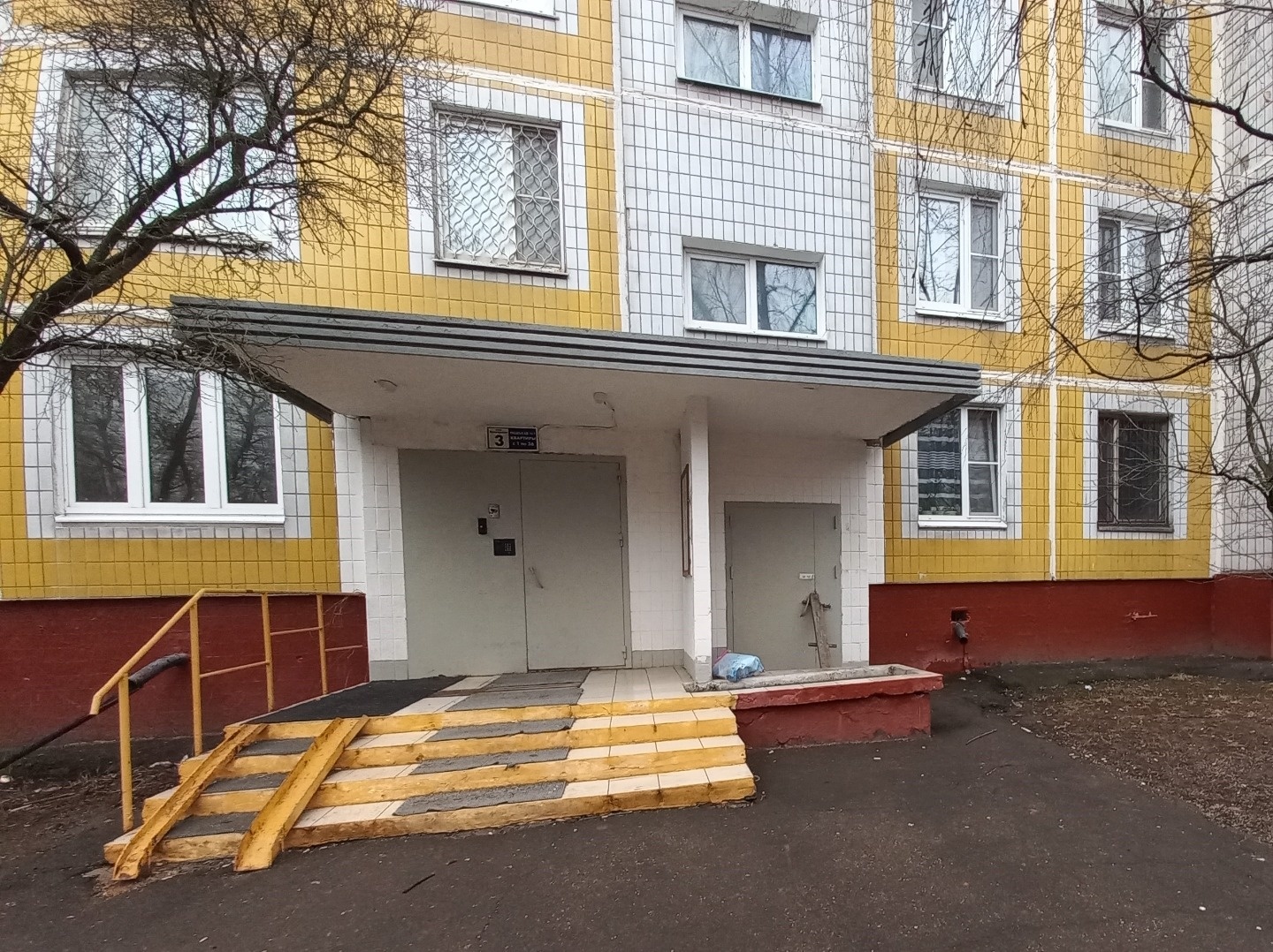 Прекрасная возможность проживать в благополучном районе и получить прописку в Москве для получения повышенной пенсии и других льгот. Жилье находится вблизи ВУЗов, известных достопримечательностей, такие объекты будут всегда пользоваться хорошим спросом для аренды, вы сможете, в случае необходимости 