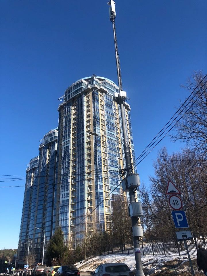 Район Очаково-Матвеевское,один из самых привлекательных в Москве.
Рядом с комплексом лесопарк Волынский лес и природный заказник «Долина реки Сетунь» С множеством прудов и родников. Берёзовые, дубовые, липовые, сосновые участки лесов, с прибрежными лугами и кустарниками. Флора заказника насчитывает 