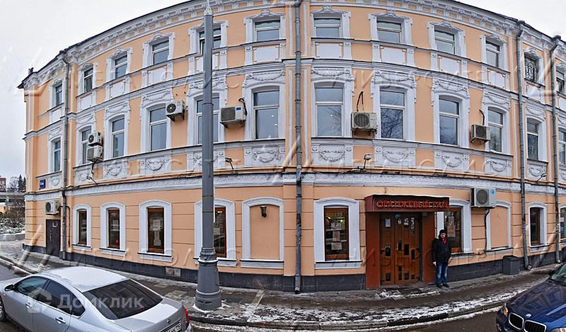 Бизнес Центр на ул. Самотечная, 1/15 находится по адресу Москва, Самотечная улица, 1/15, расположен недалеко от метро «Цветной бульвар», «Трубная», «Сухаревская».
Здание площадью 2 464 м², 1917 года постройки, имеет 3 этажа.
На территории есть парковка - наземная, доступ в здание - пропускная систем
