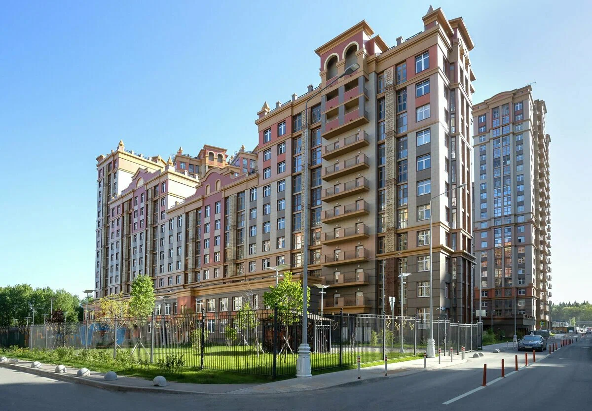 Внуково - это юго-западные воздушные ворота Москвы. Но ведь это не только аэропорт, но и целый район, входящий в Западный административный округ. Внуково располагает развитой и современной инфраструктурой, обеспечивающей комфортное проживание для его жителей и гостей. Здесь гармонично сочетаются тра