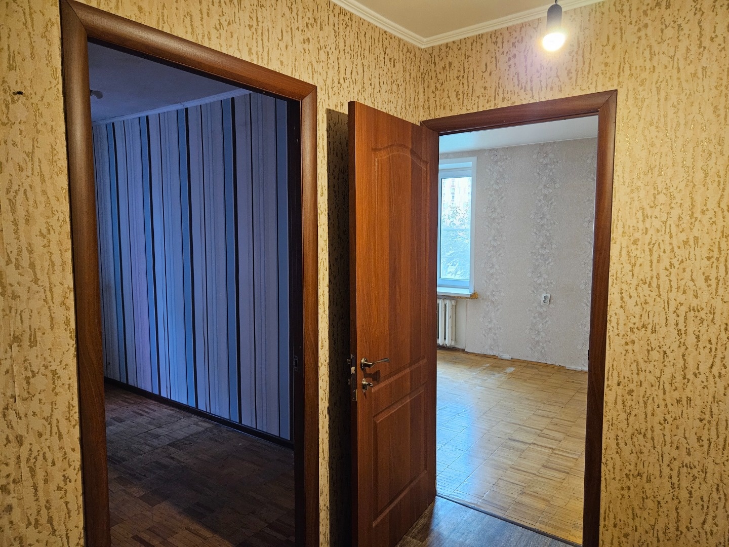 Один из самых престижных и экологически благоприятных для проживания районов Москвы. В шаговой доступности от дома МГУ им. Ломоносова, РУДН, МГИМО, ГАУГН, МФЮА. Академический парк с множеством детских и спортивных площадок. Парк «Новые Черемушки» с прогулочными и велосипедными е дорожками. Сквер «Ди