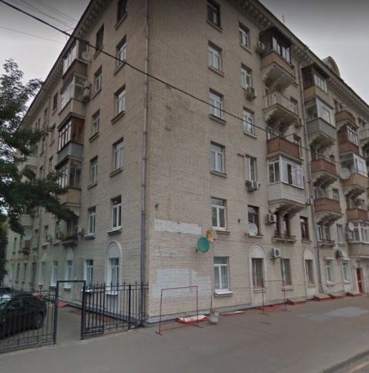 Сокольники - один из самых известных старинных районов столицы. С древних времен красота природы района вдохновляла художников и поэтов. Цари забавлялись здесь соколиной охотой, промышленники и купцы строили храмы, часовни, больницы. В шаговой доступности от дома музыкальная школа им. П. И. Юргенсон