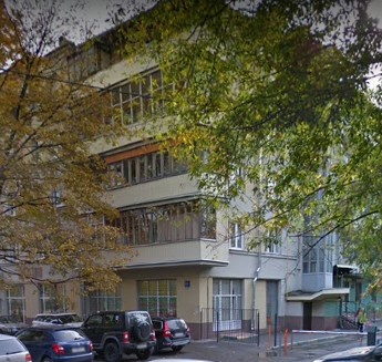 Комната с косметическим ремонтом. Прекрасная возможность проживать в благополучном районе и получить прописку в Москве для получения повышенной пенсии и других льгот. Жилье находится вблизи ВУЗов, известных достопримечательностей, такие объекты будут всегда пользоваться хорошим спросом для аренды, в