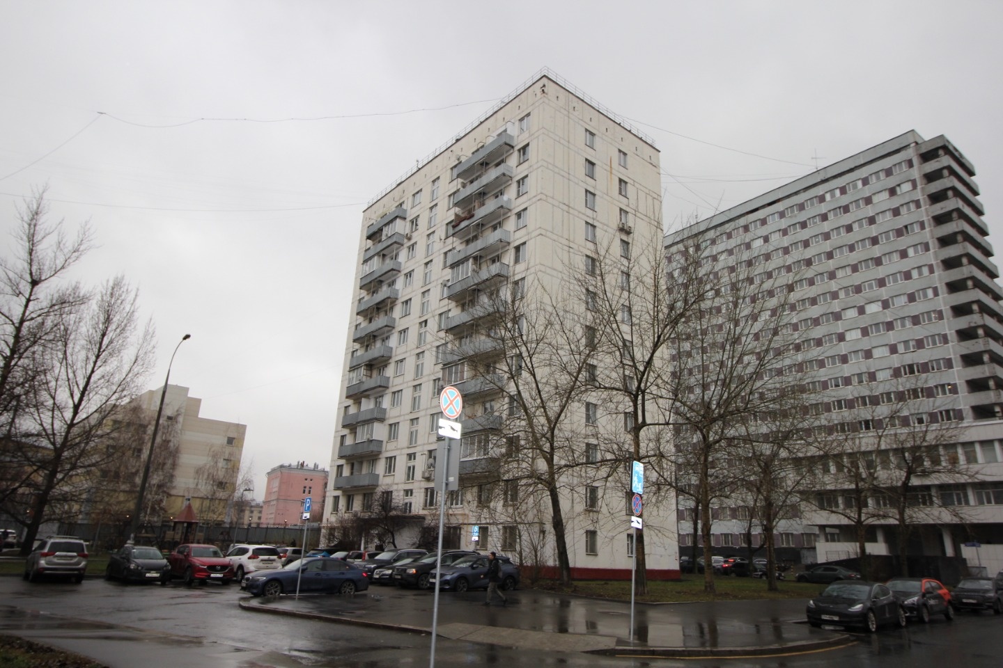 Уютный и очаровательный район с множеством уютных двориков, старинных зданий, помнящих еще царские времена.В шаговой доступности от дома Покровский и Чистопрудный бульвары, сад имени Баумана - один из самых уютных в Москве, территория вокруг Чистых прудов и набережная реки Яузы. Дом физкультуры «Тру