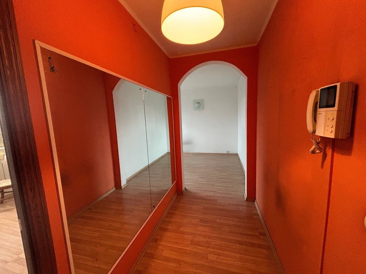 Престижный район с благоприятной экологической обстановкой. В шаговой доступности от дома Финансовый университет при Правительстве РФ. Государственный академический университет гуманитарных наук. «Потенциал» - школа функционирует в режиме полупансиона с 8.30 до 19.00. Детская музыкальная школа им. А