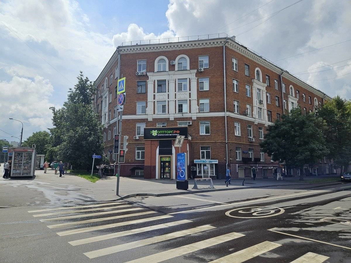 Район - Головинский
Транспортная доступность.
Продается нежилое помещение пл216,5. метров, свободного назначения.
Первый этаж
Можно использовать под любой вид деятельности.
17.02 м