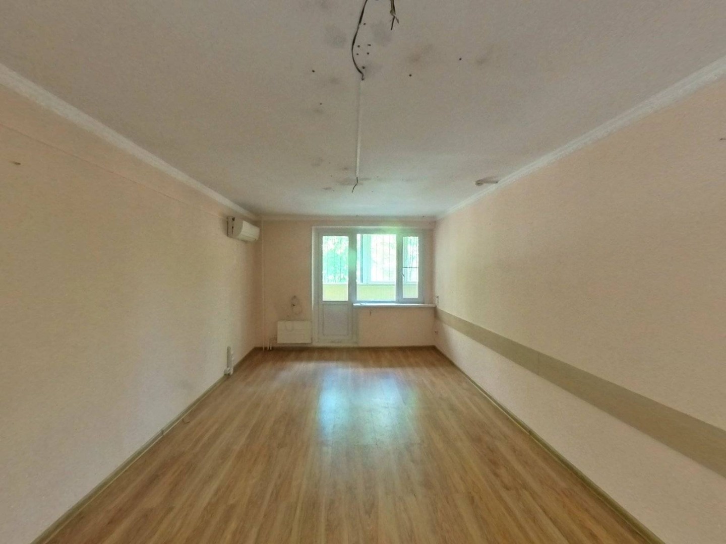 Город - Зеленоград 
Транспортная доступность.
Продается нежилое помещение пл 301 метр, свободного назначения.
 Первый этаж
Можно использовать под любой вид деятельности.
17.02 м