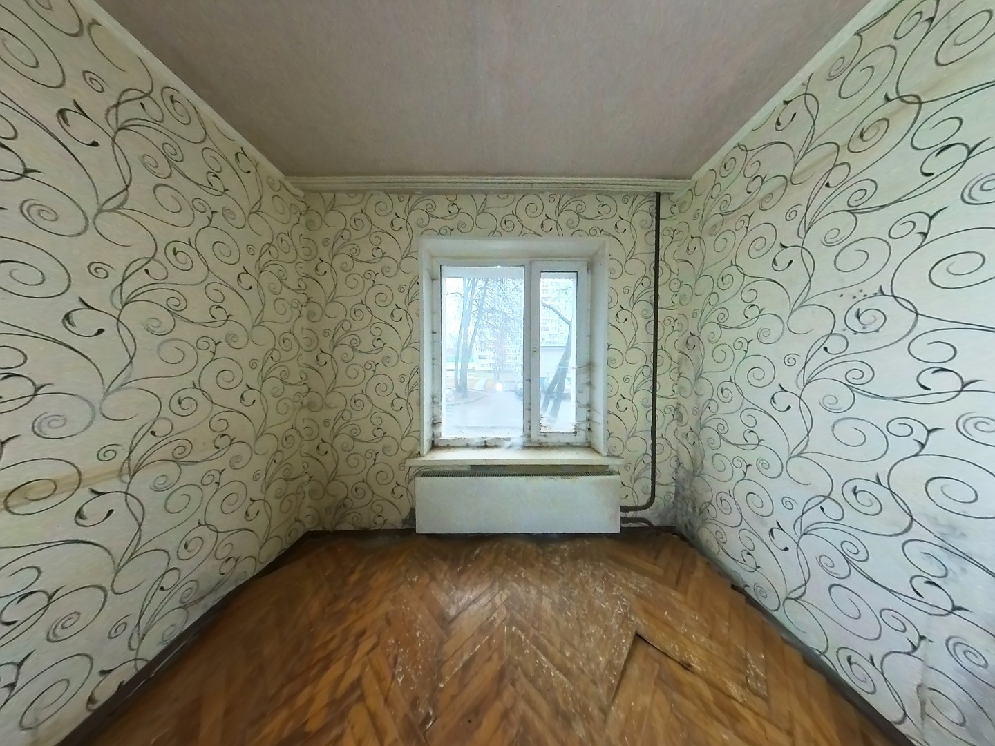 Ухоженный, опрятный спальный район, много зелени и хорошая экология. Аккуратные дороги, тротуары, газоны, детские площадки.
Развитая инфраструктура. В шаговой доступности от дома зеленая часть парка Царицыно и часть Верхнего Царицынского пруда с островками Птичьим, Нептуна и Русалкиным островом. Биp