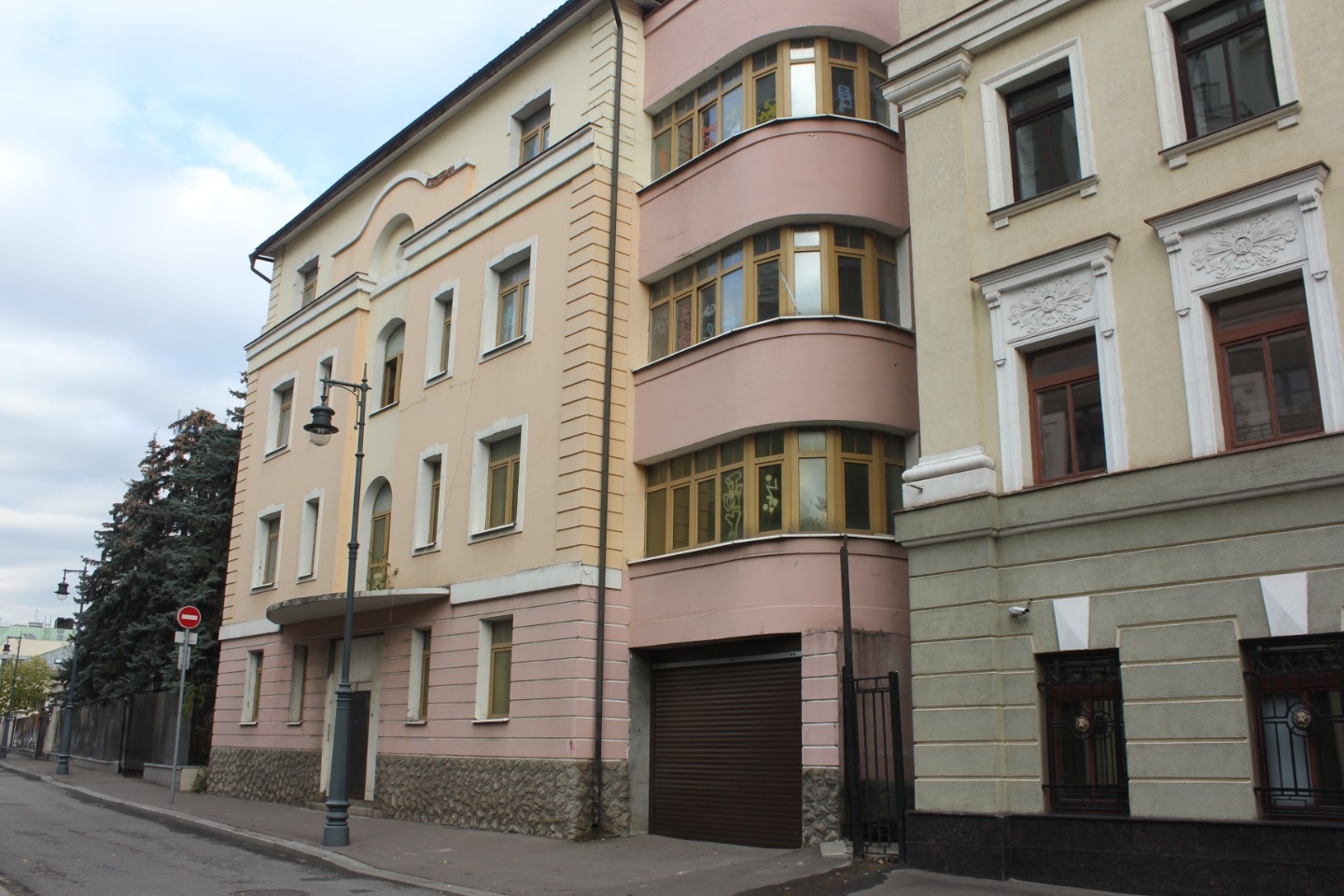 Вокруг плотный жилой массив, за счет чего обеспечивается интенсивный автомобильный и пешеходный трафик. Подойдет под любой вид коммерческой деятельности.
Документы в порядке.Нет обременений и залогов. Возможна продажа под ипотеку.
Нежилое помещение на продажу, 61.7 м - мансарда
16.03 м