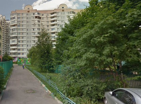 Спальный район, в рейтинг наиболее безопасных районов столицы. Располагается на левом берегу Москвы - реки. В шаговой доступности от дома благоустроенный парк имени 850-летия Москвы. Братиславский и Дюссельдорфский парки. Парк имени Артема Боровика. ДЮСШ, бассейн, Ледовый дворец, BMX-велодром. Гимна