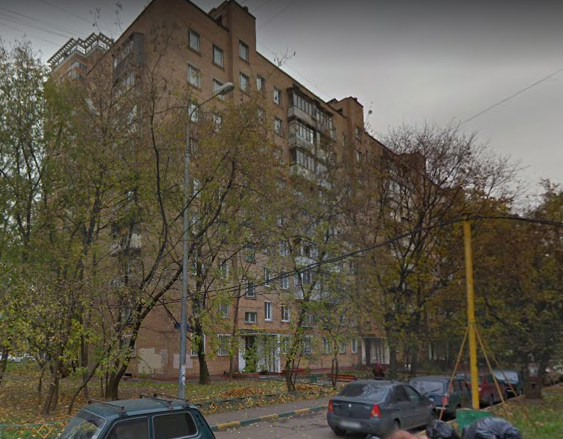 Считается одним из самых престижных райнов в столице. В шаговой доступности от дома кинотеатр «Бородино». Универсальный дворец спорта «Крылья Советов», спортивный комплекс «Кунцево» с ФОКом, бассейном и стадионом, стадионы «Текстильщик», «Сетунь Парк». Поликлиника при ГКБ № 71. Галерея «Времена года