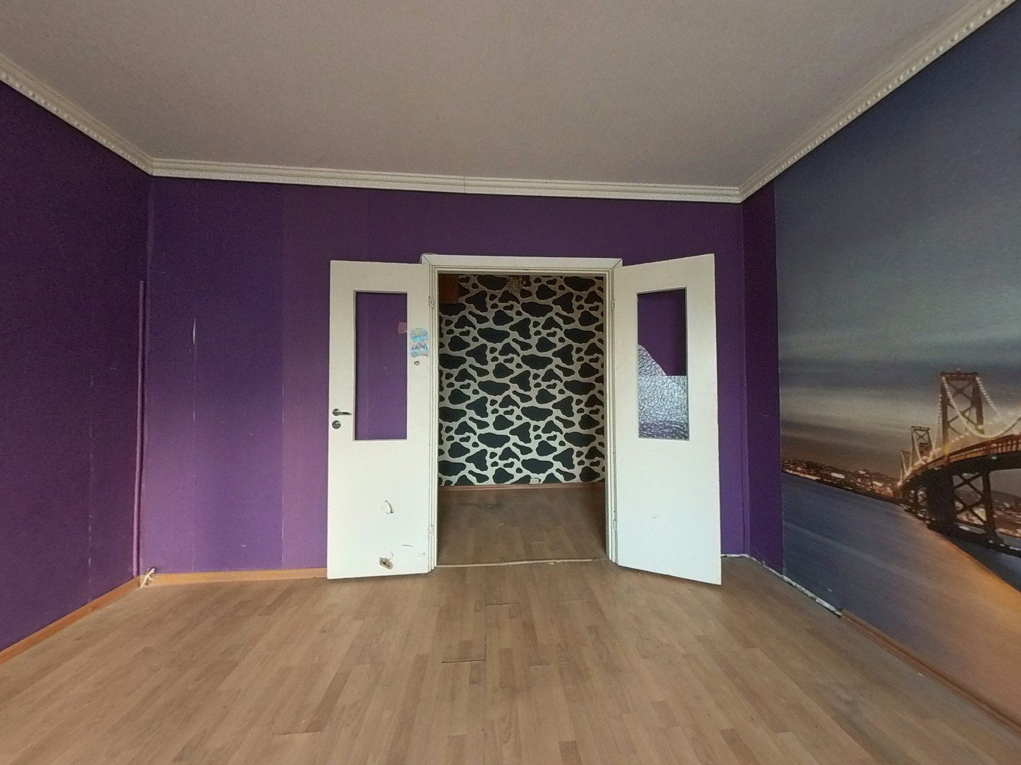 Район расположился на правом берегу Москвы-реки, выбирают для жизни семьи с детьми. В шаговой доступности от дома парк «Братеевская пойма», подходит для отдыха с детьми и занятий спортом. Братеевский каскадный парк, здесь проходит международный фестиваль фейерверков. Парк в пойме реки Городни,с зоно