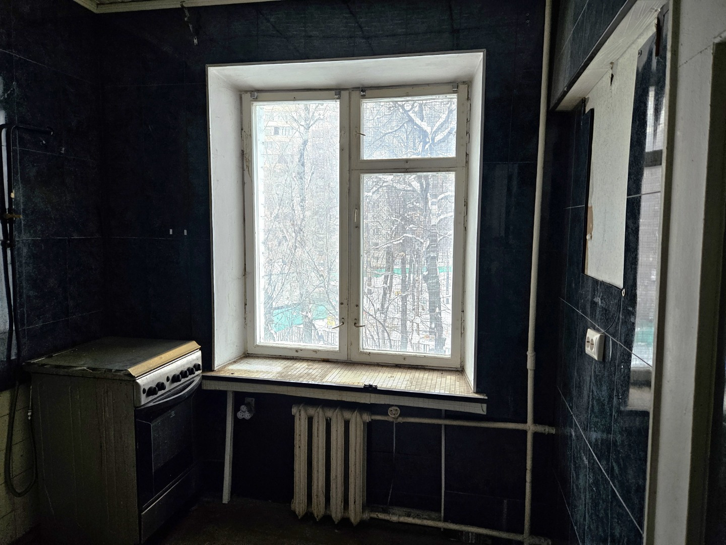 Престижный район с благоприятной экологической обстановкой. В шаговой доступности от дома Финансовый университет при Правительстве РФ. Государственный академический университет гуманитарных наук. «Потенциал» - школа функционирует в режиме полупансиона с 8.30 до 19.00. Детская музыкальная школа им. А