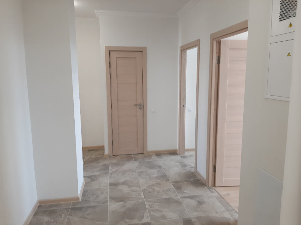 Один из самых привлекательных для жизни районов в Москве. Отличный спальный район с прекрасной экологией , очень много зелени. В шаговой доступности от дома Большой Очаковский пруд с парковой зоной, с прогулочными дорожками, сделанным вечерним освещением. Сетевые магазины «Пятерочка», «Дикси», «Магн