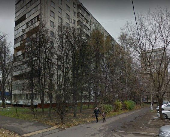 Прекрасный район, развивается, активно благоустраивается и относится к одним из самых экологически чистых в столице.В шаговой доступности от дома природно-исторический парк «Тушинский», включающий «Сходненскую чашу» - региональный памятник природы, а также Химкинское водохранилище и несколько скверо