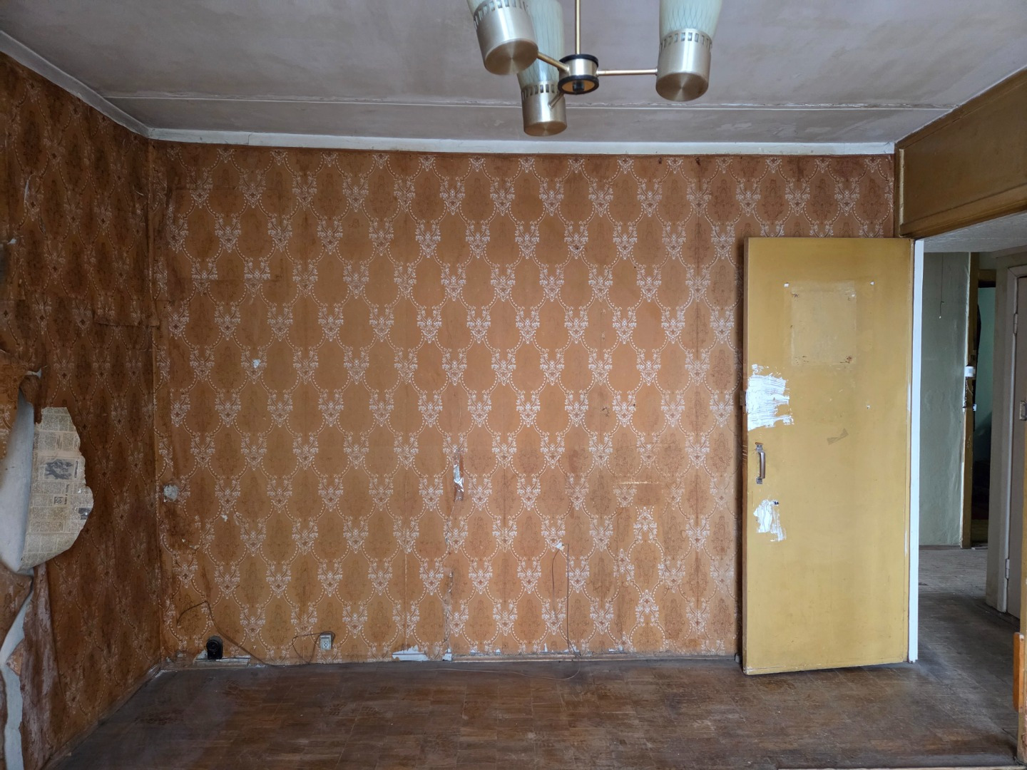 Спальный район с отличной экологической обстановкой. В шаговой доступности от дома Левобережный лесопарк, зона отдыха Дегунинский пруд. Трехпрестольная церковь Бориса и Глеба. Клуб для детей, подростков и взрослых «Парус». ТЦ «Барвекс». Школа № 2098 «Многопрофильный образовательный центр» имени Геро