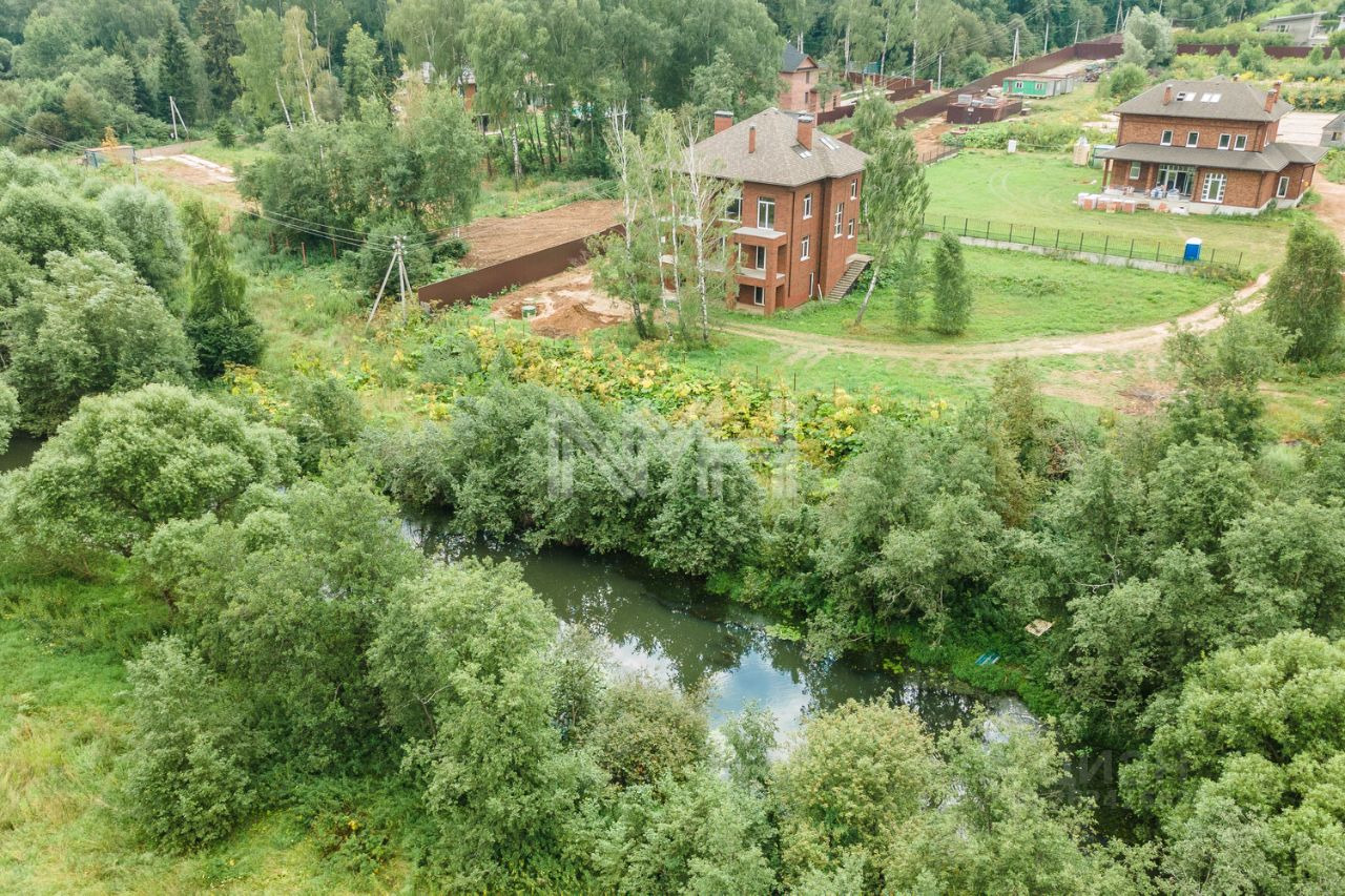 «Новая Ильичевка» - современный коттеджный поселок бизнес-класса, выдержанный в едином архитектурном стиле. В настоящее время здесь построены коттеджи площадью от 300 кв. м до 600 кв. м с просторными земельными участками.
 Поселок «Новая Ильичевка» расположен в центре Новой Москвы на Киевском шоссе,