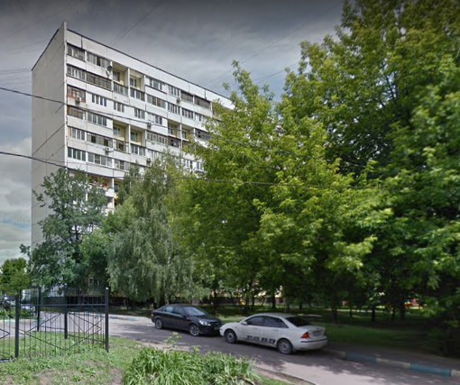 Ухоженный, опрятный спальный район, много зелени и хорошая экология. Аккуратные дороги, тротуары, газоны, детские площадки.
Развитая инфраструктура. В шаговой доступности от дома зеленая часть парка Царицыно и часть Верхнего Царицынского пруда с островками Птичьим, Нептуна и Русалкиным островом. Биp