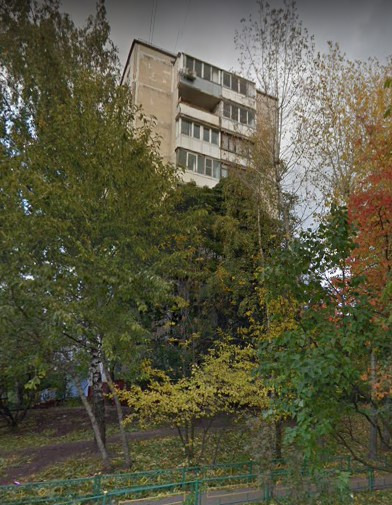 Отсутствие промышленных предприятий, развитая инфраструктура и прекрасная транспортная доступность - район считается одним из лучших для проживания. В шаговой доступности от дома Центр культуры «Сцена», театр «Откровение», Галерея «Беляево». Яблоневый сад, Соловьиная роща, Коньковские пруды. Школа №