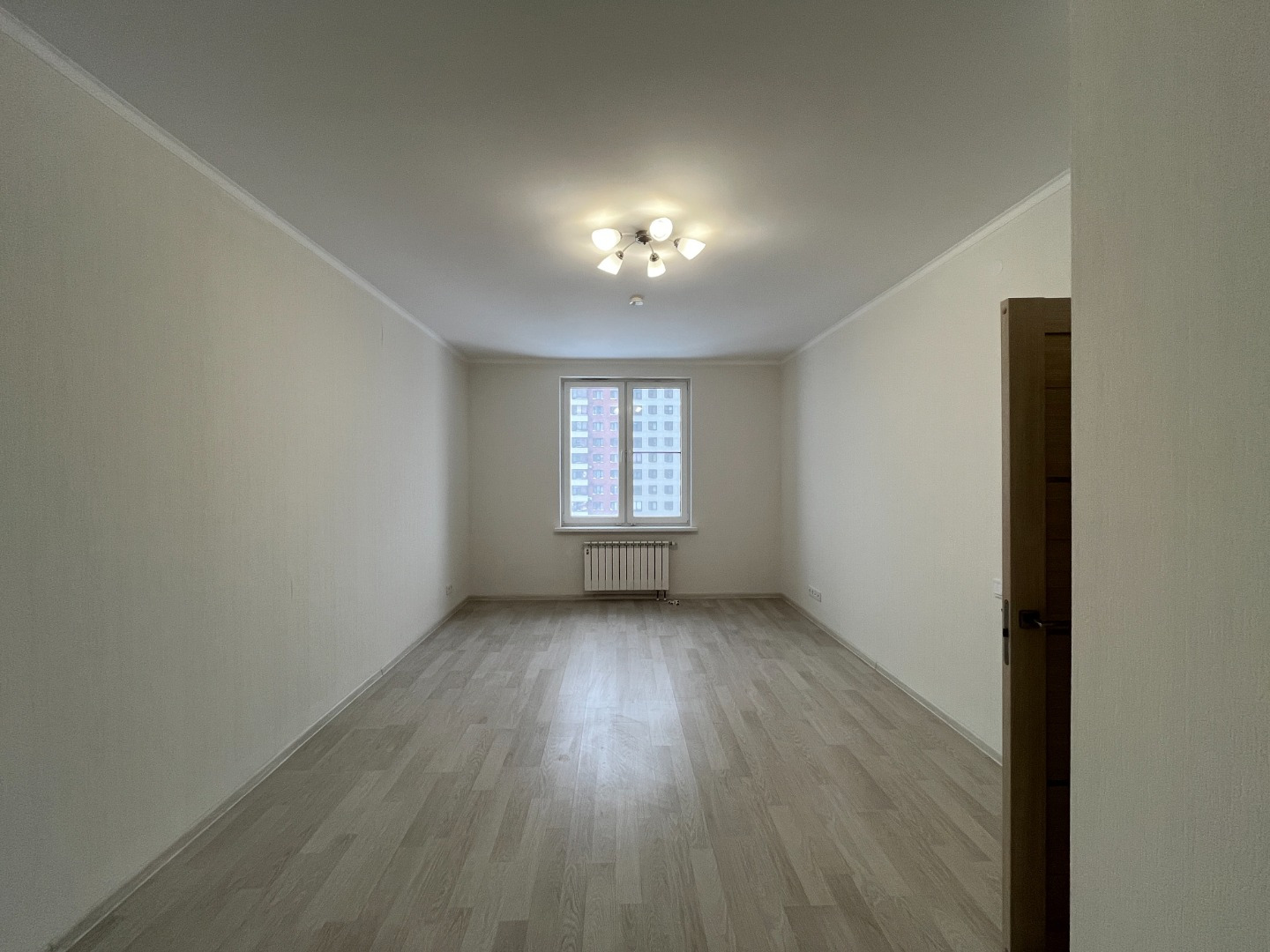 Район заслуженно носит звание научно-производственного.
В шаговой доступности от дома бизнес-центры «Метрополис», «На Ленинградке», «На Космонавта Волкова», Hitec House, Petrovsky Park. Школа № 1250, № 224, № 744 имени Петра Николаевича Еремеева.СМ-клиника. Поле для мини-футбола «Зенит». Крытый плав