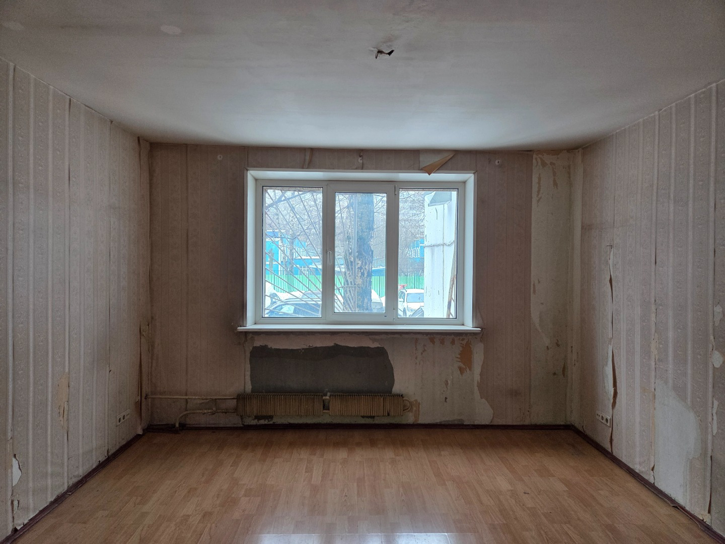 Спальный район с отличной экологической обстановкой. В шаговой доступности от дома Левобережный лесопарк, зона отдыха Дегунинский пруд. Трехпрестольная церковь Бориса и Глеба. Клуб для детей, подростков и взрослых «Парус». ТЦ «Барвекс». Школа № 2098 «Многопрофильный образовательный центр» имени Геро