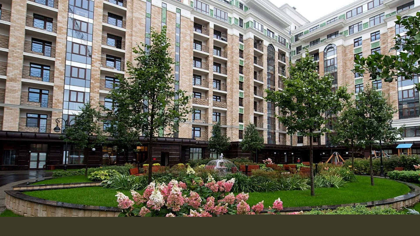 Один из старейших районов Москвы, в излучине Москвы-реки. В шаговой доступности от дома олимпийский комплекс «Лужники», один из старейших стадионов Москвы в СК «Буревестник», бассейн под открытым небом «Чайка»,усадьба Трубецких, парк Новодевичьи пруды, сквер Девичье  поле, фотовыставки в «Арт-медиа»