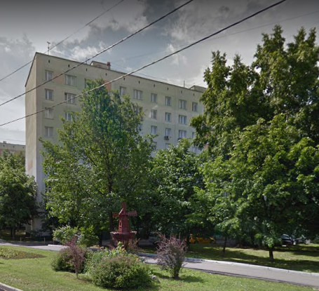 Ухоженный, опрятный спальный район, много зелени и хорошая экология. Аккуратные дороги, тротуары, газоны, детские площадки.
Развитая инфраструктура. В шаговой доступности от дома зеленая часть парка Царицыно и часть Верхнего Царицынского пруда с островками Птичьим, Нептуна и Русалкиным островом. Биp