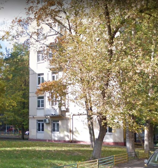 Ломоносовский район, считается очень престижным для проживания. Никаких промзон, отдельных производств, складов, химических заводов здесь нет. Недалеко от дома находятся Воронцовский парк и парк 50-летия Октября. Филиалы ГИТИСА,МГПУ,МГУ. Четыре школы в рейтинге лучших школ Москвы.
Общая площадь 172 