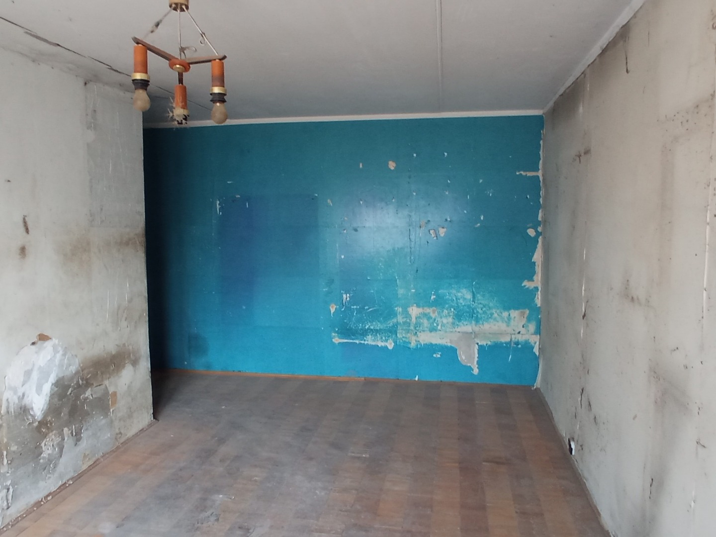 Прекрасный район, развивается, активно благоустраивается и относится к одним из самых экологически чистых в столице.В шаговой доступности от дома природно-исторический парк «Тушинский», включающий «Сходненскую чашу» - региональный памятник природы, а также Химкинское водохранилище и несколько скверо