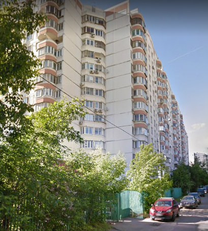 Спальный район. Стоит на Теплостанской возвышенности - самой высокой точке города, где не задерживаются пыль и вредные вещества. В шаговой доступности от дома Битцевский лес и Тропаревский парк, Яблоневый сад, Соловьиная роща. Центр культуры «Сцена», Галерея «Беляево». Школа № 113, № 170 с дошкольны