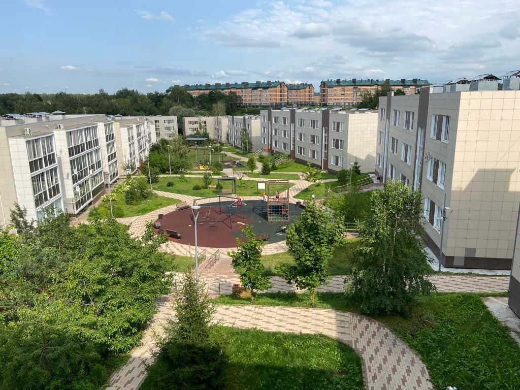 Малоэтажный жилой комплекс «Рутаун» расположен в поселке Марьино Новомосковского округа Москвы. Состоит из 75 трехэтажных монолитных жилых домов. Квартиры удобной и современной планировки.

В поселке Марьино имеются детский сад и школа, амбулатория, дом культуры, магазин. До станции метро Тропарево 