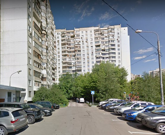 Считается одним из самых престижных райнов в столице. В шаговой доступности от дома кинотеатр «Бородино». Универсальный дворец спорта «Крылья Советов», спортивный комплекс «Кунцево» с ФОКом, бассейном и стадионом, стадионы «Текстильщик», «Сетунь Парк». Поликлиника при ГКБ № 71. Галерея «Времена года