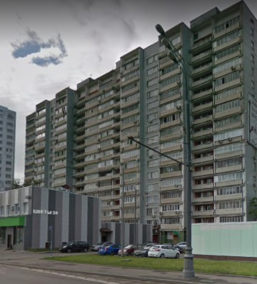Район считается одним из самых престижных, экологически благоприятных для проживания в столице. В шаговой доступности от дома парк «Серебряный Бор», с благоустроенной пляжной зоной, Москворецкий дендропарк и Мневниковская пойма. Торговый дом «Московские товары». Стадион «Октябрь» с бассейном, фитнес