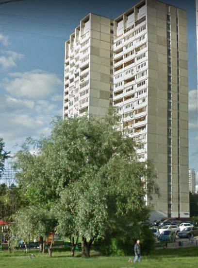 Дом расположен в самом экологическом районе центра Москвы,всего в 6 километрах о Кремля.В окружении дома находится живописная долина реки Сетунь, природный, особо охраняемый заказник, с множеством прудов и родников.Берёзовые, дубовые, липовые, сосновые участки лесов,с прибрежными лугами и кустарника