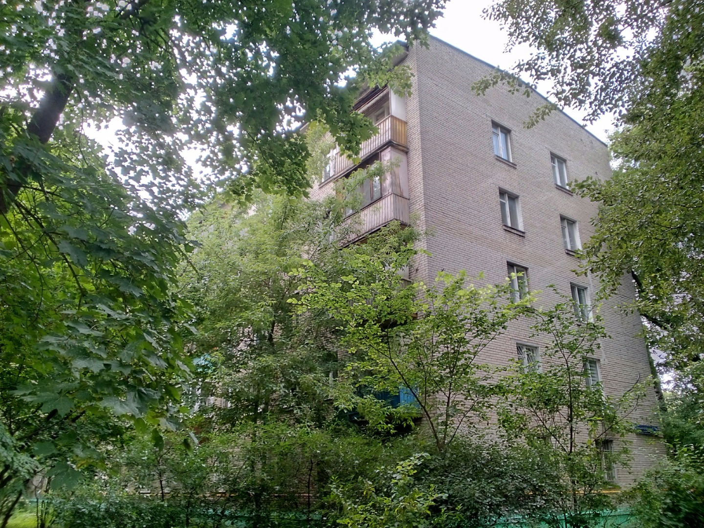 Легендарный исторический район Москвы. Гордость Восточной части мегаполиса. В шаговой доступности от дома деловой центр Лефорт. Арт-кластер «Гамма», в котором собирается творческий бомонд. Парк культуры и отдыха «Сокольники» и национальный природный заповедник «Лосиный Остров».Черкизовский пруд, оди