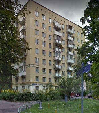 Престижный район, с огромным количеством зеленых насаждений. В шаговой доступности от дома Финансовый университет при Правительстве РФ, Государственный академический университет гуманитарных наук, Институт биологии и химии МПГУ. Детская музыкальная школа им. А.А. Бабаджаняна. Супермаркеты «Пятерочка