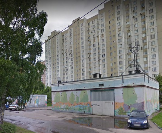 Один из престижных районов для проживания в столице. В шаговой доступности от дома Парк 70-летия Победы, большой Битцевский лесопарк и Воронцовский парк. Педагогический колледж № 4, одна музыкальная и две спортивные школы.
Во дворе детские и спортивные площадки. Высажены деревья, цветы и кустарники.