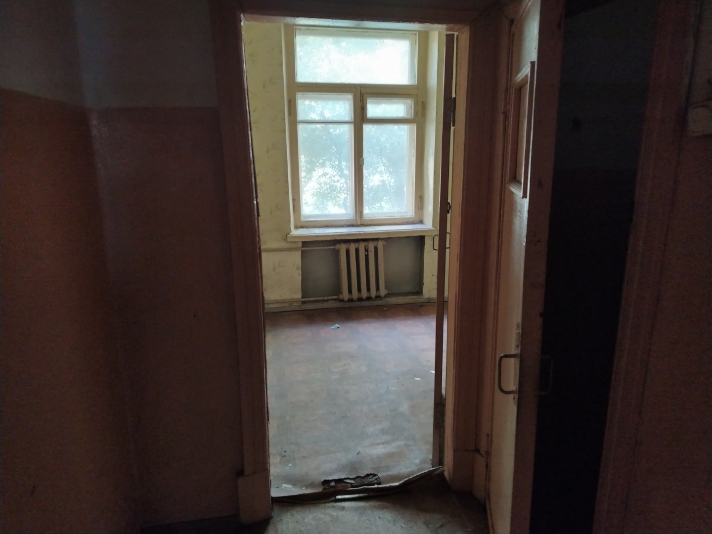 Тихий зелёный район хорошо подойдёт семьям с детьми. Обжитый район с коренными москвичами. В шаговой доступности от дома два парка - часть Измайловского и Терлецкий, идеальны для отдыха и занятий спортом в любое время года. Супермаркеты Billa, Перекресток, Пятерочка, Магнит, Мяснов, Дикси, Вкусвилл 