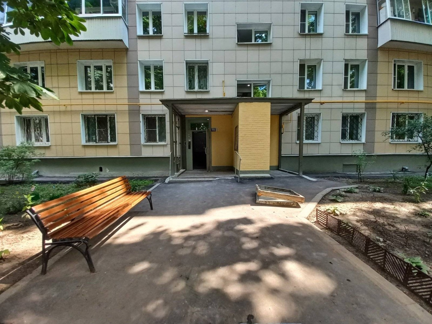 Северное Чертаново, расположенное на юге Москвы, один из лучших, хорошо сформированных спальных районов, экологически благоприятный,  грамотно спланирован и наполнен необходимой инфраструктурой.
Район находится вблизи Битцевского лесопарка, кроме того, рядом расположены парки «Чертановское подворье»