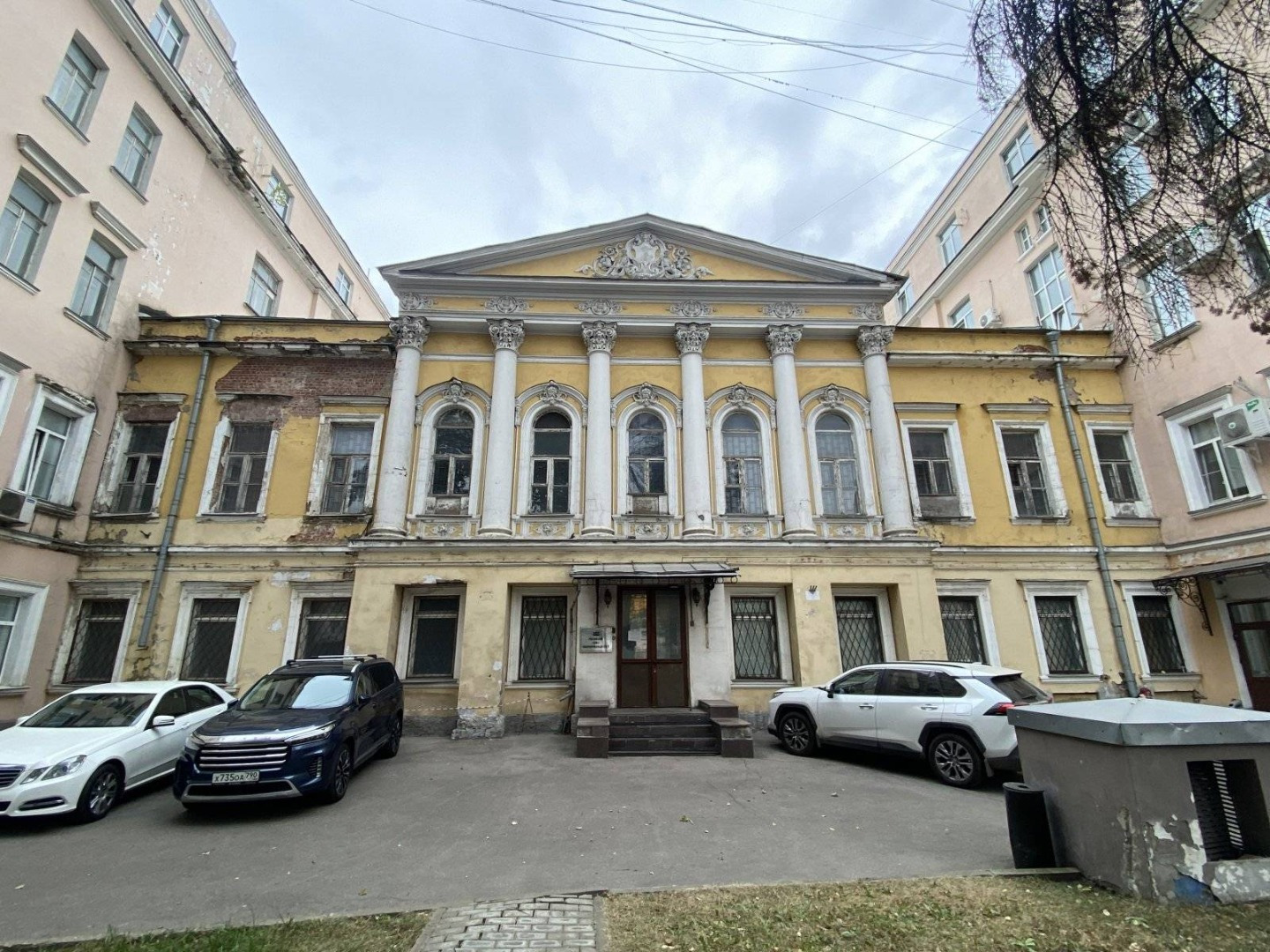 Таганский - район.
Транспортная доступность.
Продаются нежилые помещени 247.8 кв.м, свободного назначения, на 3 этаже
Можно использовать под любой вид деятельности.Объект культурного наследия федерального значения
31.08 м