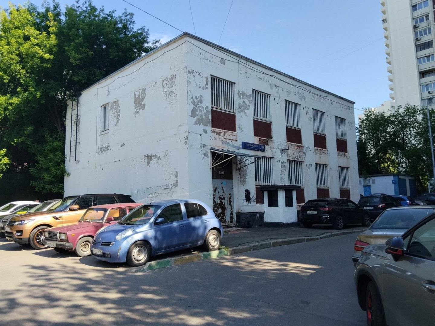 Продажа единым лотом: нежилого здания, общей площадью 297,3 кв.м, и земельный участок, площадью 473 кв.м
17.09 м