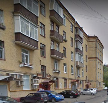 Во дворе площадки для отдыха и спорта. Озелененная территория, высажены деревья, кустарники, разбиты газоны и цветники.
Прекрасная возможность проживать в благополучном районе и получить прописку в Москве для получения повышенной пенсии и других льгот.
Жилье находится вблизи ВУЗов, известных достопр