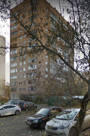 Спокойный, лишенный шумных автомобильных магистралей район с благоприятной экологической обстановкой. В шаговой доступности от дома Храм Святого Великомученика Георгия Победоносца. Коптевский рынок, один из старейших рынков Москвы, в здании рынка работают магазины овощей, фруктов, мясной и молочной 